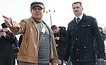 Алексей Колегов (слева) заметил на «Монди СЛПК» нелегальных мигрантов, которых Владимир Бондаревский в упор не видит. Фото Юрия Кабанцева.